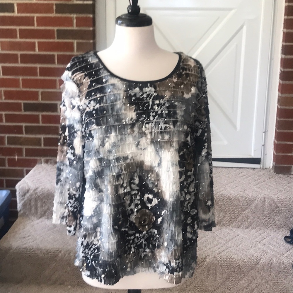 Ladies 3/4 sleeve tier top